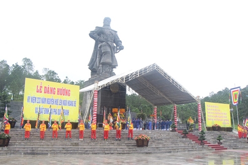 Thừa Thiên Huế dâng hương kỷ niệm 233 năm Hoàng đế Quang Trung lên ngôi